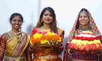 శతాబ్దాలతరబడి బతుకమ్మ అట పాట..